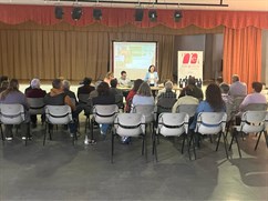Cerca de treinta personas asisten a la jornada de AMEP sobre emprendimiento en Villarejo-Periesteban